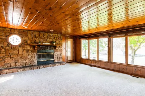 Living - 65 Old Post Rd, Montgomery, IL 60538 photo 3 of 3
