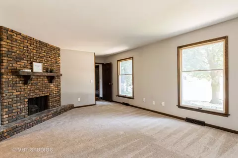 Living - 65 Old Post Rd, Montgomery, IL 60538 photo 2 of 3