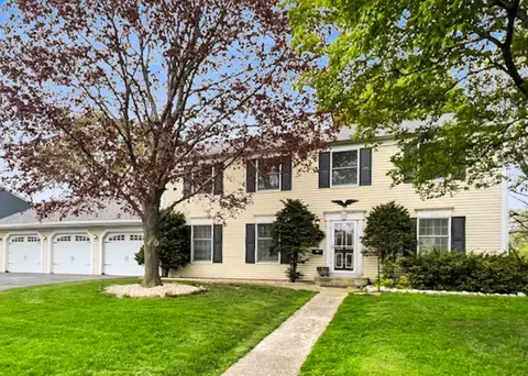 Exterior - 65 Old Post Rd, Montgomery, IL 60538 photo 2 of 8
