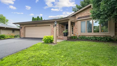 1326 Esmond Dr, Rockford, IL 61108