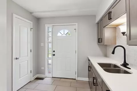 Entry Way - 15444 Albany Ave, Markham, IL 60428 photo 2 of 2