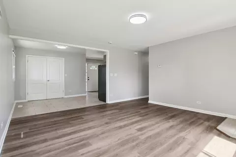 Living - 15444 Albany Ave, Markham, IL 60428 photo 2 of 5