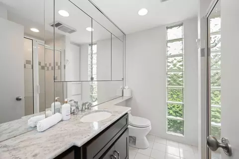 Bath - 96 Harbor St, Glencoe, IL 60022 photo 6 of 6