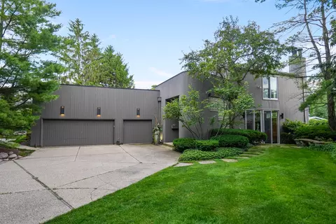 Exterior - 96 Harbor St, Glencoe, IL 60022 photo 4 of 7