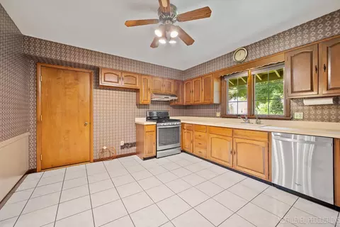 2050 Alschuler Dr, Aurora, IL 60506 photo 10