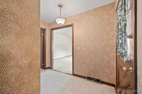 2050 Alschuler Dr, Aurora, IL 60506 photo 4