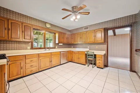 2050 Alschuler Dr, Aurora, IL 60506 photo 12