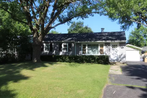 1521 Adams St, Lake In The Hills, IL 60156