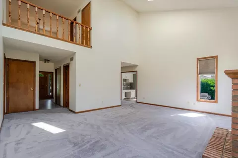 Living - 5 Chiswick Cir, Bloomington, IL 61704 photo 6 of 10