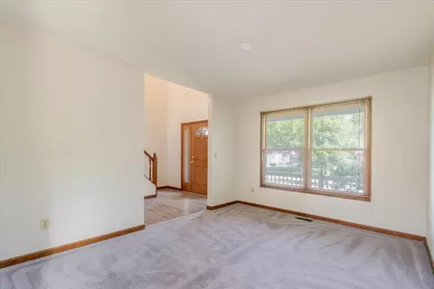 Living - 5 Chiswick Cir, Bloomington, IL 61704 photo 2 of 10