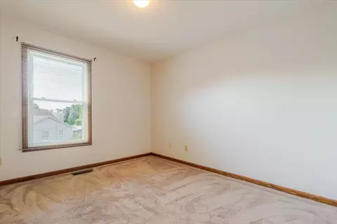 Bedroom - 5 Chiswick Cir, Bloomington, IL 61704 photo 4 of 6