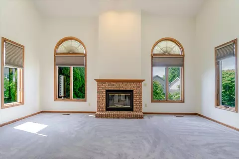 Living - 5 Chiswick Cir, Bloomington, IL 61704 photo 7 of 10