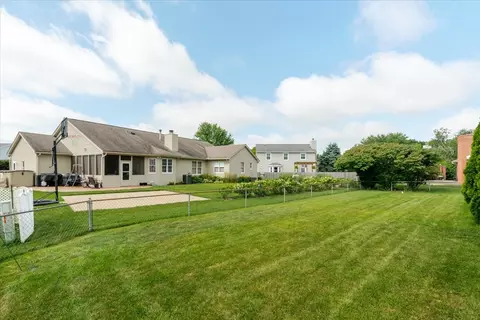 Exterior - 5 Chiswick Cir, Bloomington, IL 61704 photo 6 of 9