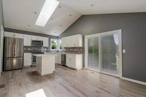Kitchen - 5 Chiswick Cir, Bloomington, IL 61704 photo 1 of 8