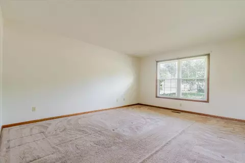 Living - 5 Chiswick Cir, Bloomington, IL 61704 photo 9 of 10