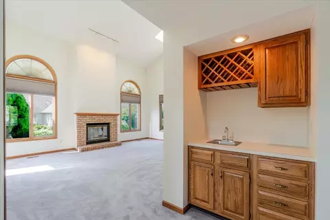 Living - 5 Chiswick Cir, Bloomington, IL 61704 photo 8 of 10