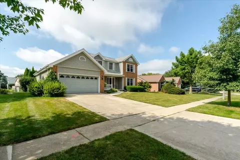 Exterior - 5 Chiswick Cir, Bloomington, IL 61704 photo 2 of 9