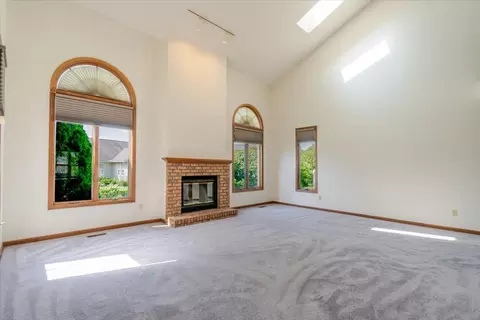 Living - 5 Chiswick Cir, Bloomington, IL 61704 photo 3 of 10