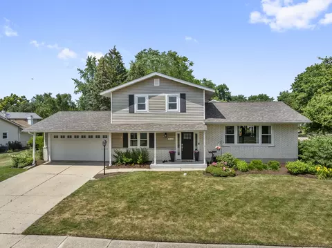 1426 E Kenilworth Ave, Palatine, IL 60074