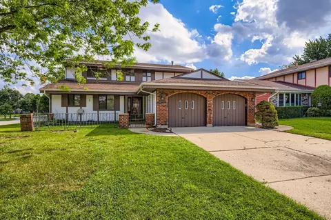 214 Cambridge Ln, Bloomingdale, IL 60108