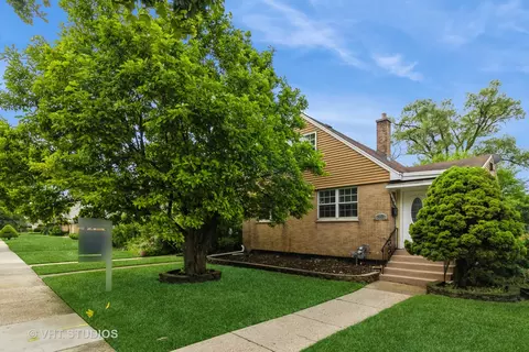 5037 Fargo Ave, Skokie, IL 60077