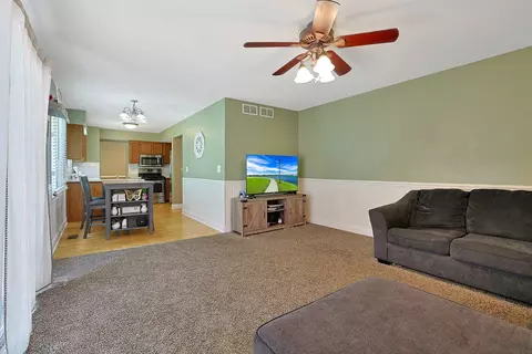 710 Cimarron Dr, Cary, IL 60013 photo 13