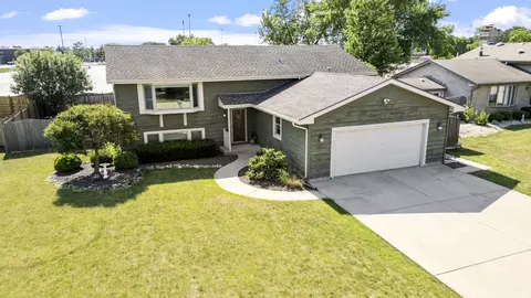 913 S Bentley Rd, New Lenox, IL 60451