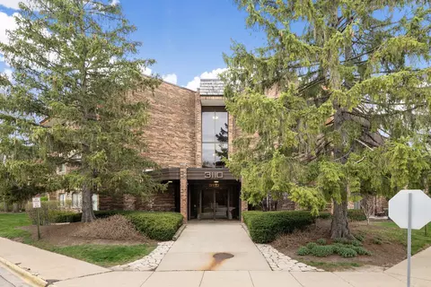 3110 Pheasant Creek Dr #201, Northbrook, IL 60062