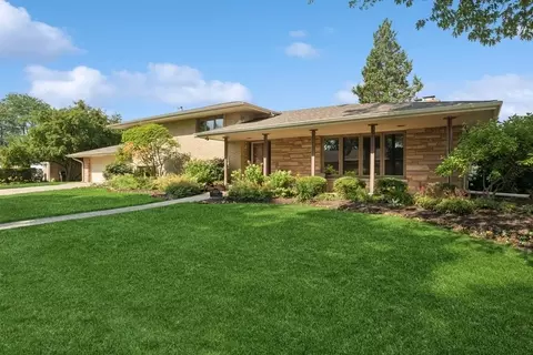 8850 Karlov Ave, Skokie, IL 60076