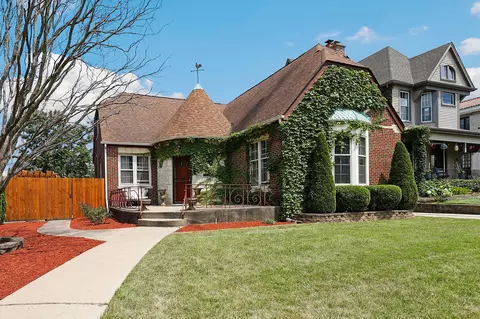 9145 S Pleasant Ave, Chicago, IL 60643