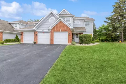200 Chesterfield Ct #D, Schaumburg, IL 60193