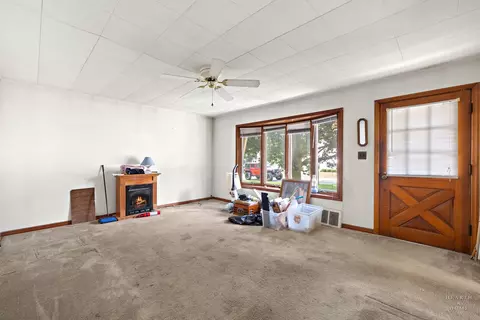 Living - 3715 Maple Ave, Mchenry, IL 60050 photo 2 of 4