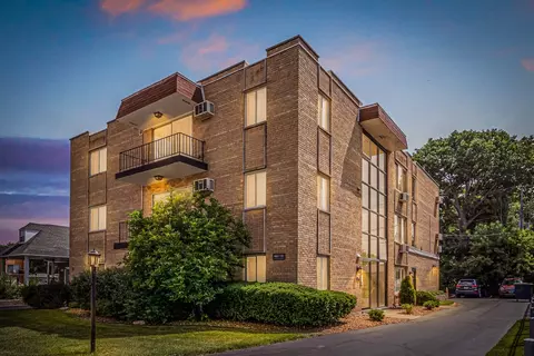 9819 S Cicero Ave #6, Oak Lawn, IL 60453