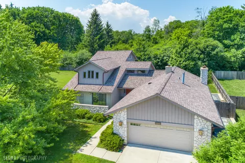 530 Sunnyside Ave, Gurnee, IL 60031