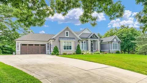 1311 Hickory Tree Ct, Mahomet, IL 61853