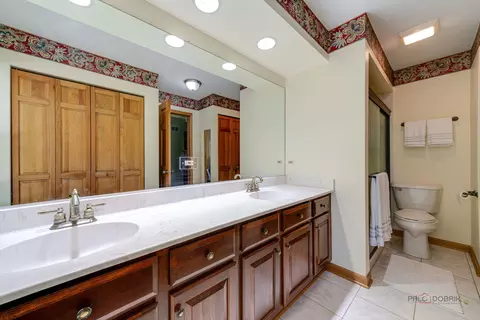 Bath - 24 Hickory Rd, Oakwood Hills, IL 60013 photo 2 of 5