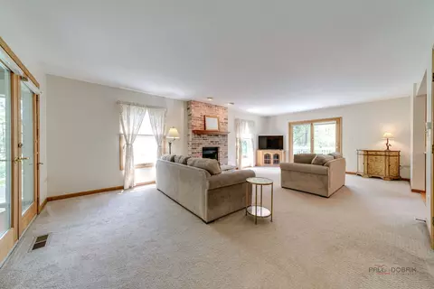 Living - 24 Hickory Rd, Oakwood Hills, IL 60013 photo 3 of 5