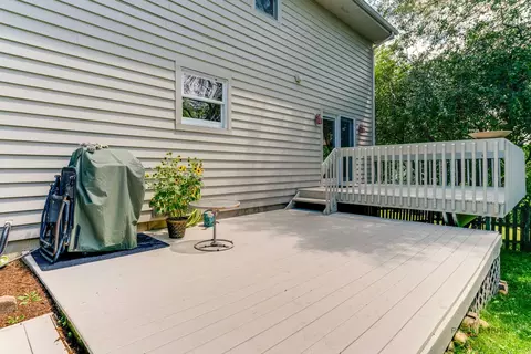 Exterior - 24 Hickory Rd, Oakwood Hills, IL 60013 photo 4 of 9