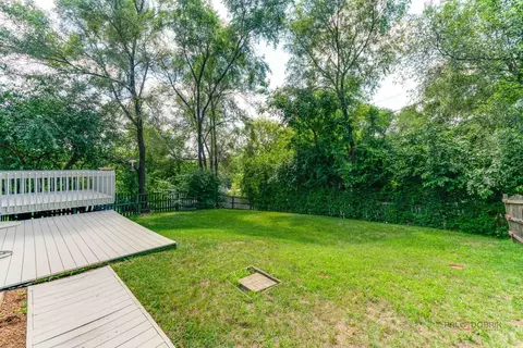 Exterior - 24 Hickory Rd, Oakwood Hills, IL 60013 photo 6 of 9