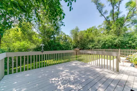 Exterior - 24 Hickory Rd, Oakwood Hills, IL 60013 photo 3 of 9