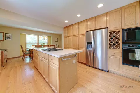 Kitchen - 24 Hickory Rd, Oakwood Hills, IL 60013 photo 2 of 3