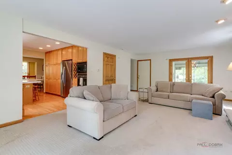 Living - 24 Hickory Rd, Oakwood Hills, IL 60013 photo 2 of 5