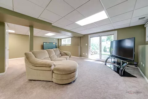 Living - 24 Hickory Rd, Oakwood Hills, IL 60013 photo 4 of 5