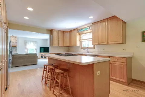 Kitchen - 24 Hickory Rd, Oakwood Hills, IL 60013 photo 3 of 3
