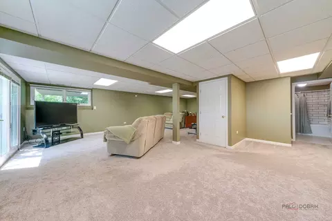 Living - 24 Hickory Rd, Oakwood Hills, IL 60013 photo 5 of 5