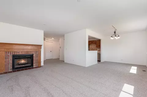 Living - 1608 Newburn Ct #D1, Wheeling, IL 60090 photo 2 of 3