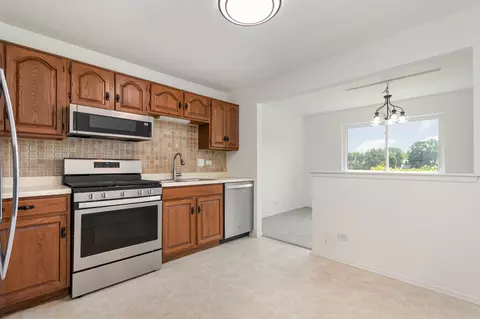 Kitchen - 1608 Newburn Ct #D1, Wheeling, IL 60090 photo 2 of 2