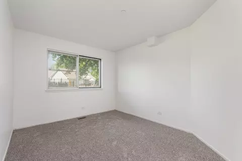 Bedroom - 1608 Newburn Ct #D1, Wheeling, IL 60090 photo 3 of 3