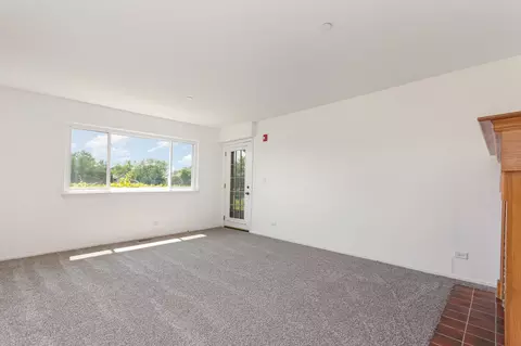 Living - 1608 Newburn Ct #D1, Wheeling, IL 60090 photo 3 of 3