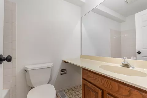 Bath - 1608 Newburn Ct #D1, Wheeling, IL 60090 photo 1 of 2